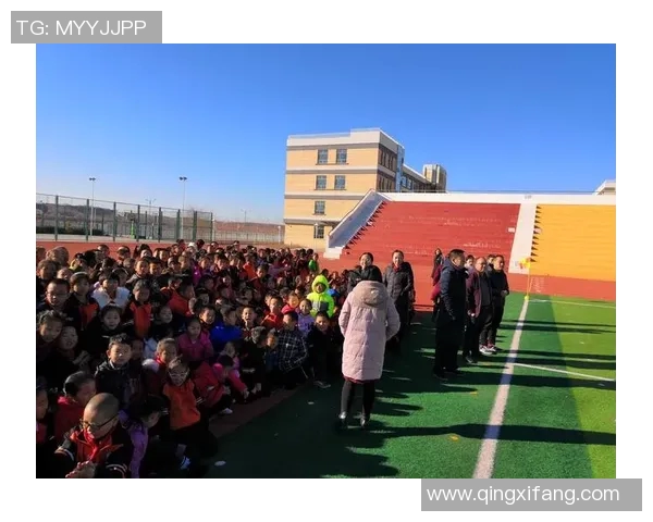 足球明星风采尽显魅力海报集锦展现绿茵场上的传奇与荣耀